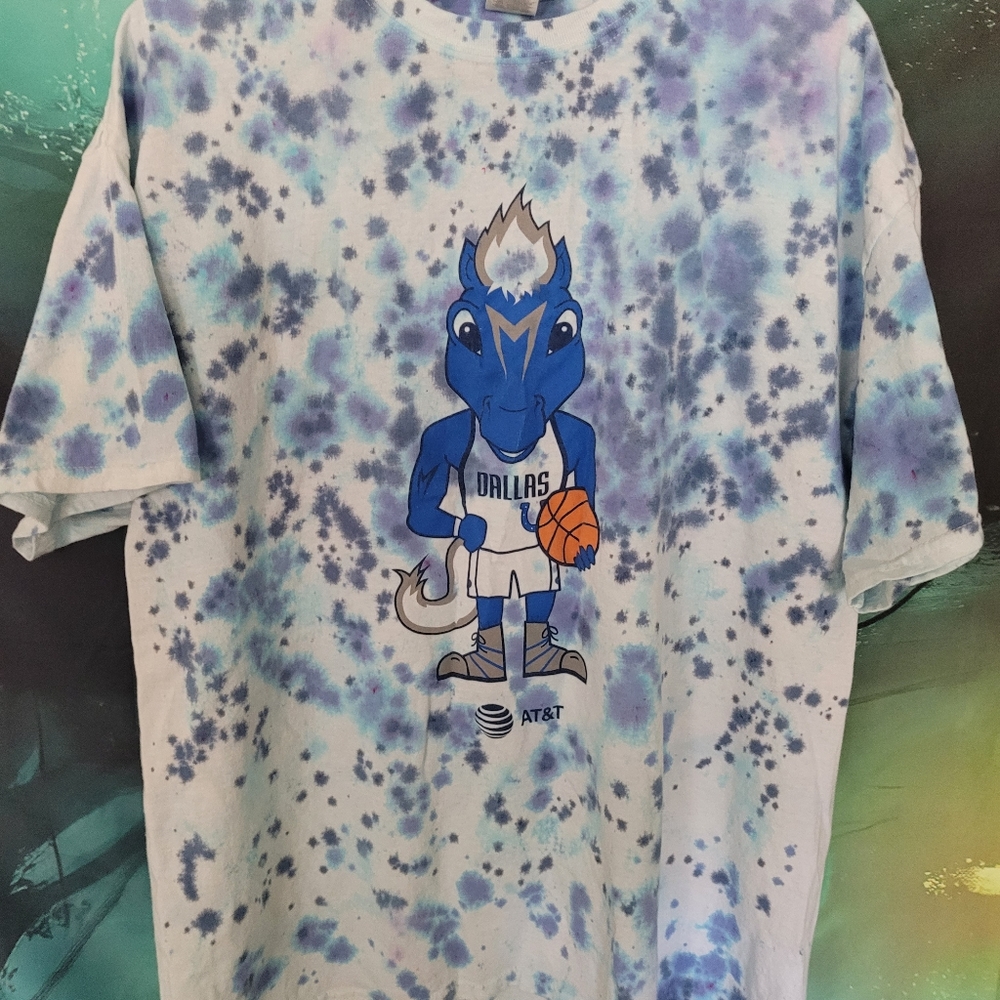 Gildan Tie-Dye White Blue Dallas Mascot Short Sleeve Tee